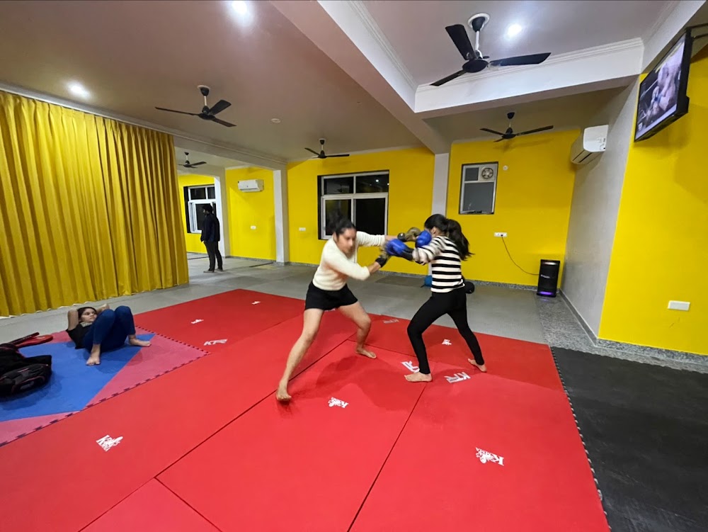 Krishna MMA — Sparring on the mat